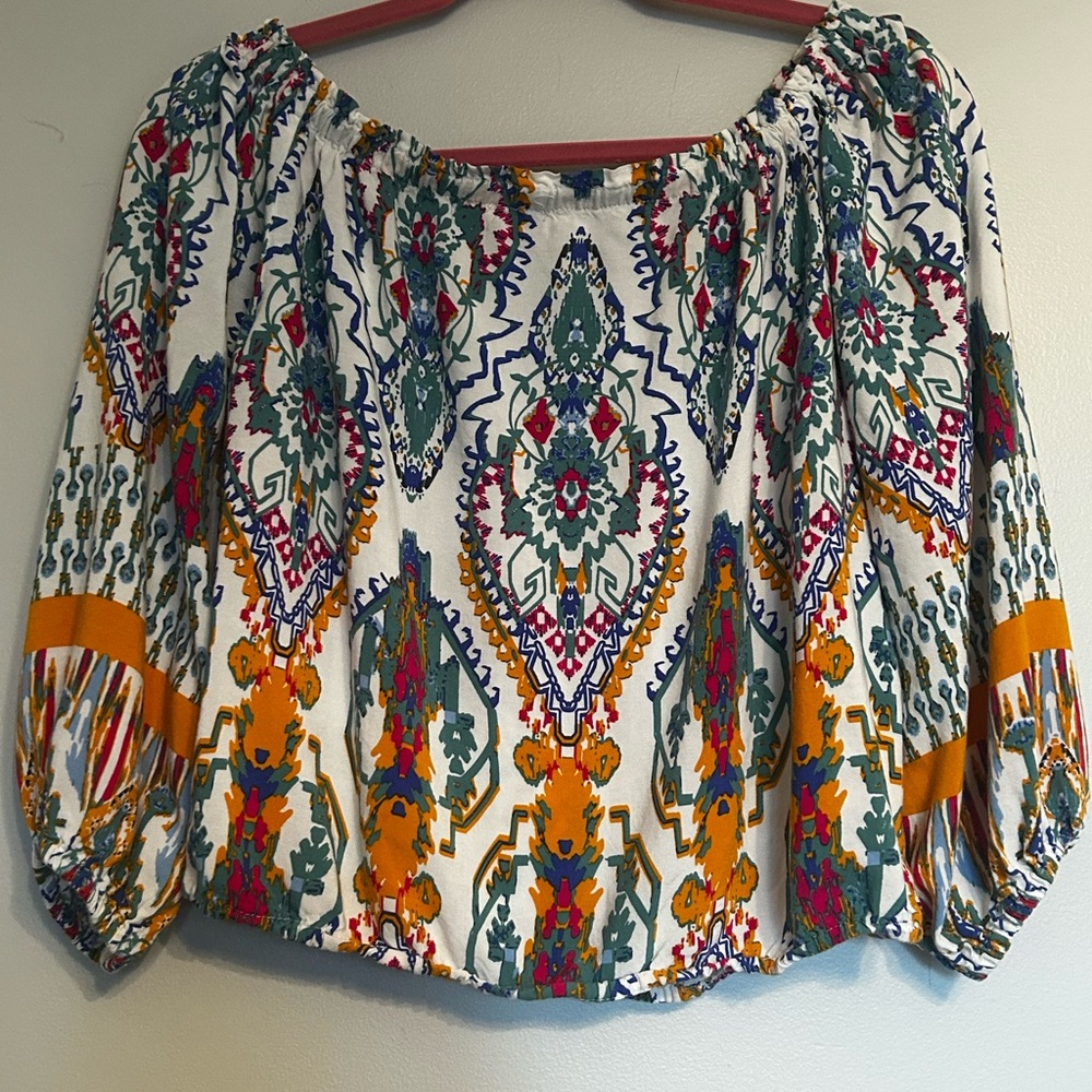 Vince Camuto Medium Bohemian Top - can be worn off shoulder.